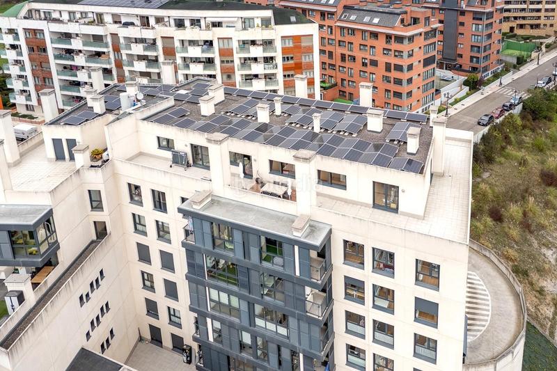 Foto e85c8cc8-6029-4cae-a18d-44569a5f9f24. Dachwohnung in calle de josé maría marcilla 19 in Oviedo