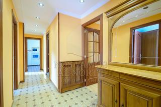 Piso  Calle luarca 1. Piso amplio con ascensor para entrar a vivir