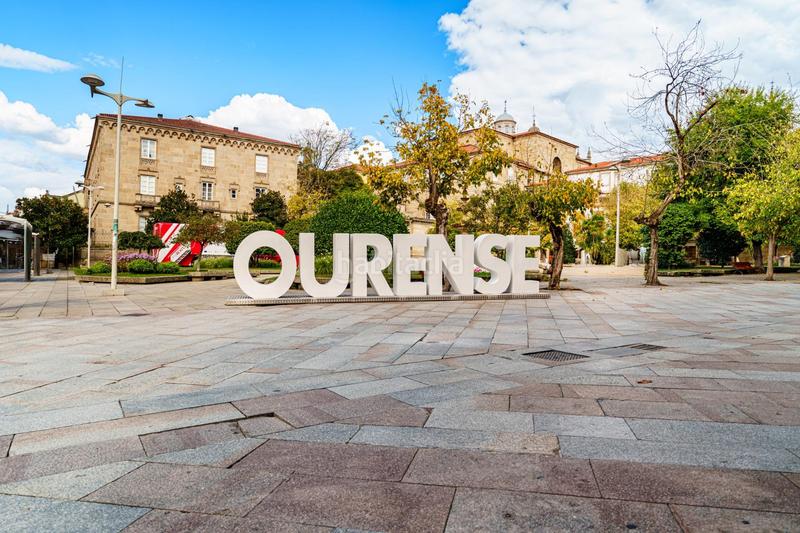 Foto 0099e6f1-65b0-4258-be76-dc669e34b304. Chalet mit heizung parking in A Carballeira Ourense