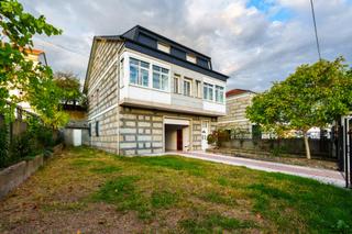 Chalet à A Carballeira. Magnifico chalet unifamiliar con parcela, privacidad y confort