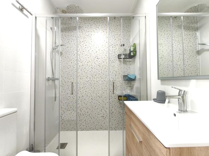 Foto a5955c74-40ee-44b1-b69d-3ef75657a501. Pis amb aparcament a calas Santa Pola este Santa Pola