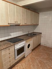 Pis a Rio san pedro 10. Piso para reformar en el centro de oviedo.