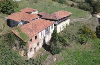 Maison à Lugar poles 11. Caserío con terreno en poles salas  asturias