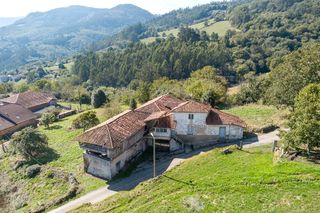 Maison à Lugar poles 11. Caserío con terreno en poles salas  asturias