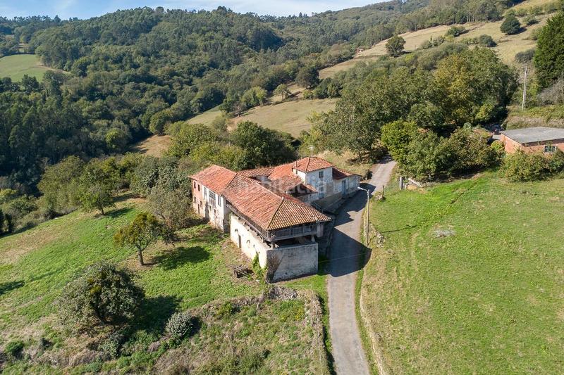 Foto b6ed40f2-e102-4096-8166-48e81888abb8. Maison dans lugar poles 11 dans Salas