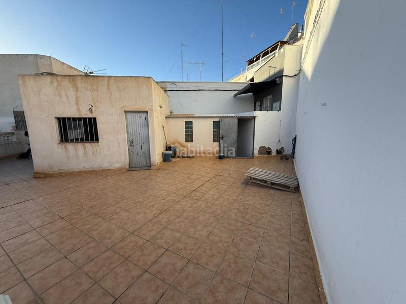 Foto 6b7b6bf6-1afe-4f61-9d49-79f66e1ab579. Casa adossada amb aparcament a Esperanza - Quemadero Almería