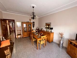 Maison jumelée à Roquetas pueblo. Casa adosada en venta tipo dúplex