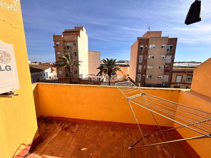 Foto b16b2dac-e620-49f1-a0a5-d48a58572f68. Casa adossada a Roquetas pueblo Roquetas de Mar