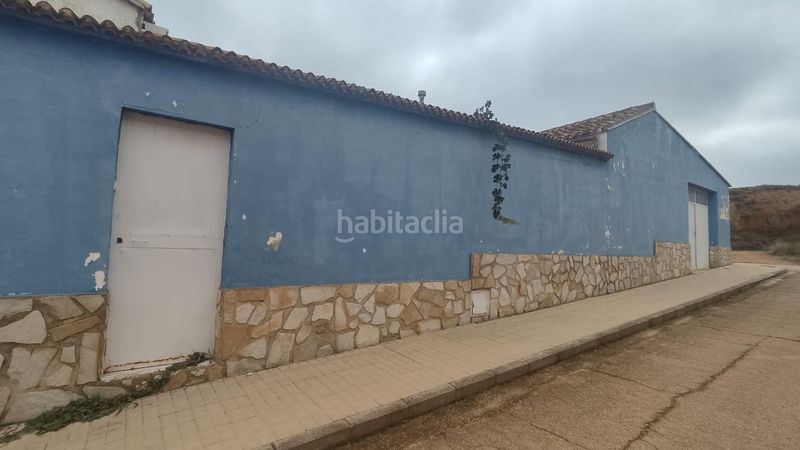 Foto e0305fb5-013f-4274-b3d6-283395ebef9a. Casa adosada  en Caudete de las Fuentes