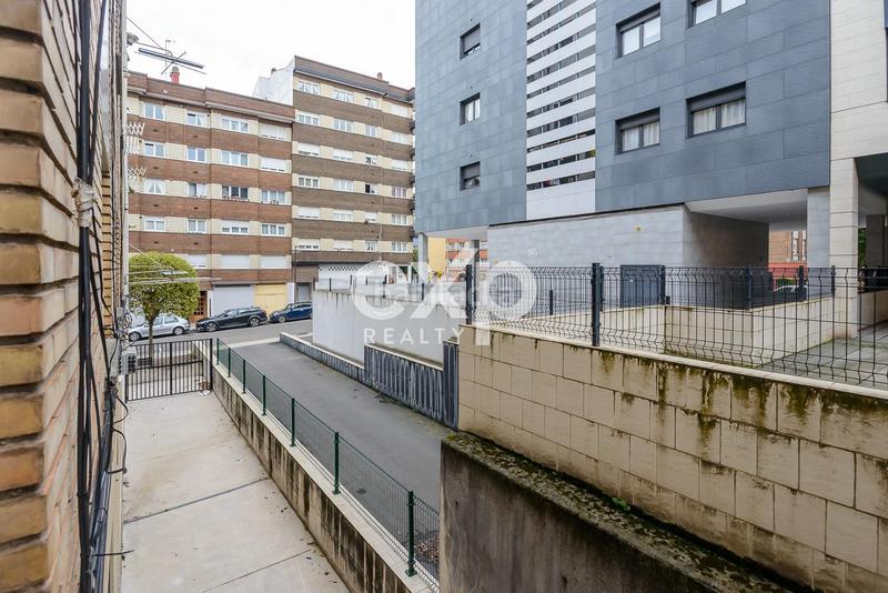 Foto cde604ba-5682-4d41-b477-89f8ea2d2caf. Pis a calle feijoo 48 a El Coto Gijón