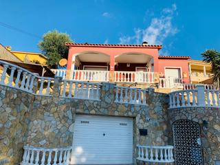 Xalet a Mas Mora-Sant Daniel. Encantador chalet vistas despejadas al mar, jardin, patio,  gran