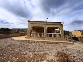 Chalet à Coxil 4. Chalet a 5 minutos de crevillent