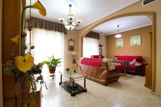 Piso en Camas. Amplio piso, buena ubicación y bienestar en camas