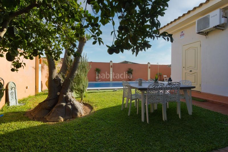 Foto 02b3773d-804c-4004-b07f-5beb299db95c. Casa amb aparcament piscina a Almensilla