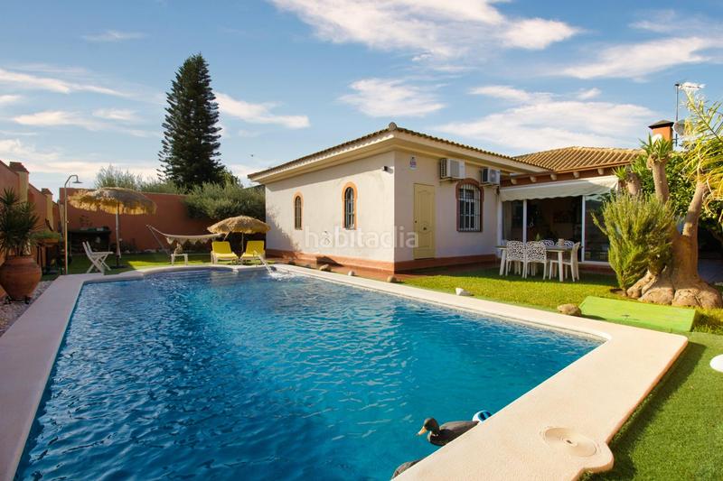 Foto 1ff732b5-0a8d-4f28-96fc-355c08c8d138. Casa chalet independiente espacio, confort y equilibrio para su familia en Almensilla