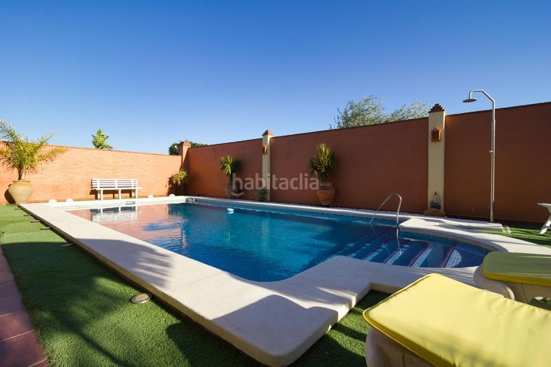 Foto 3b8d5b5f-befc-45c5-8b47-1a8b91413653. Casa amb aparcament piscina a Almensilla