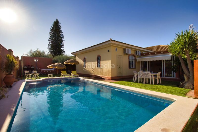 Foto 8f08f345-5d90-4d9f-9c11-4a053eb79915. Casa amb aparcament piscina a Almensilla