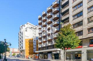 Pis a Uria 72. Calle uría  7 planta, muy luminoso, ascensor, calefacción centra