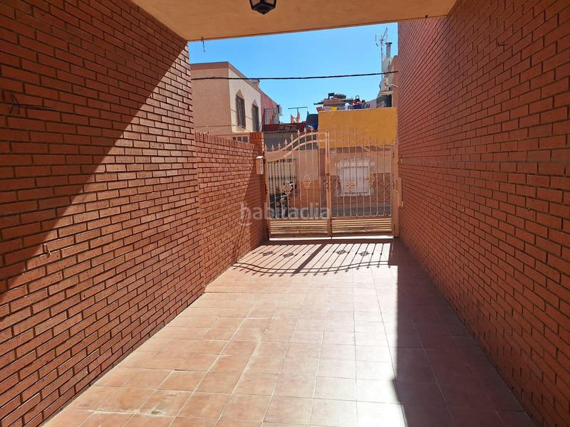 Foto 5e1659a5-98b5-4be6-a55f-14edaabc5eb8. Casa a schiera con parcheggio in El Alquián Almería