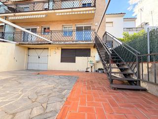 Appartement à Ca n´Oriol. Planta baja con gran terraza privada y acceso directo a garaje