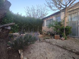 Chalet in Pinoso. Casa de campo con parcela de 5.000m2 en pinoso lista para entrar