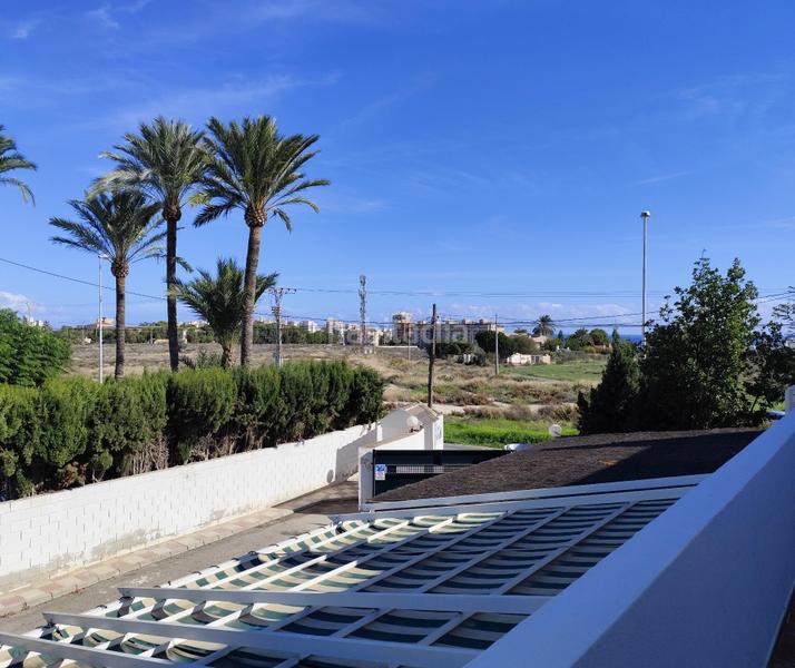 Foto 42fd24f0-5171-4cb4-8bb9-803c64ca6acd. Casa a schiera con parcheggio piscina in Playa Muchavista Campello (el)