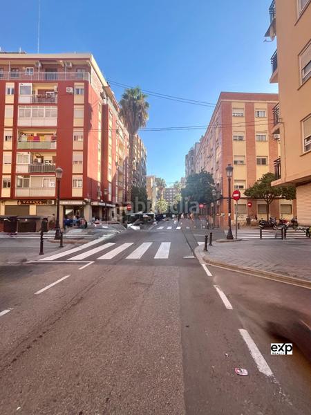 Foto 2fb96a59-60fb-45c5-970c-0f9705c265e7. Local comercial a calle luz casanova 18 a Sant Antoni Valencia