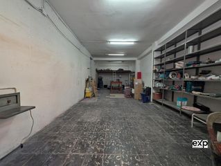 Local Comercial a Calle luz casanova 18. El lienzo en blanco para el negocio que tienes en mente