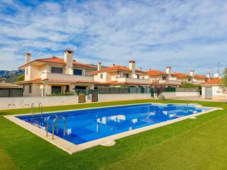 Chalet  Carrer carrer del migjorn, 2. Se vende chalet en hospitalet