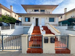 Chalet  Carrer carrer del migjorn, 2. Tu nuevo hogar te espera en hospitalet.