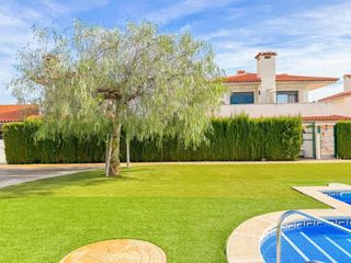 Chalet  Carrer carrer del migjorn, 2. Tu nuevo hogar te espera en hospitalet.
