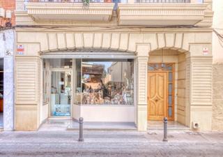 Local Comercial  Calle santa barbara. Local comercial premium en pleno centro de catral  amplio y vers