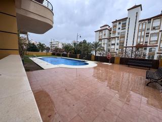 Piso en Puerto de Estepona. Bienvenido a tu nuevo hogar en la costa de estepona