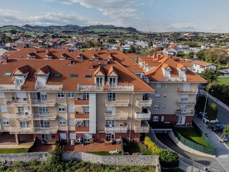 Foto 74f21bdf-07d2-4665-80e0-6d260e5dedeb. Attique avec chauffage parking piscine dans Sancibrián Santa Cruz de Bezana