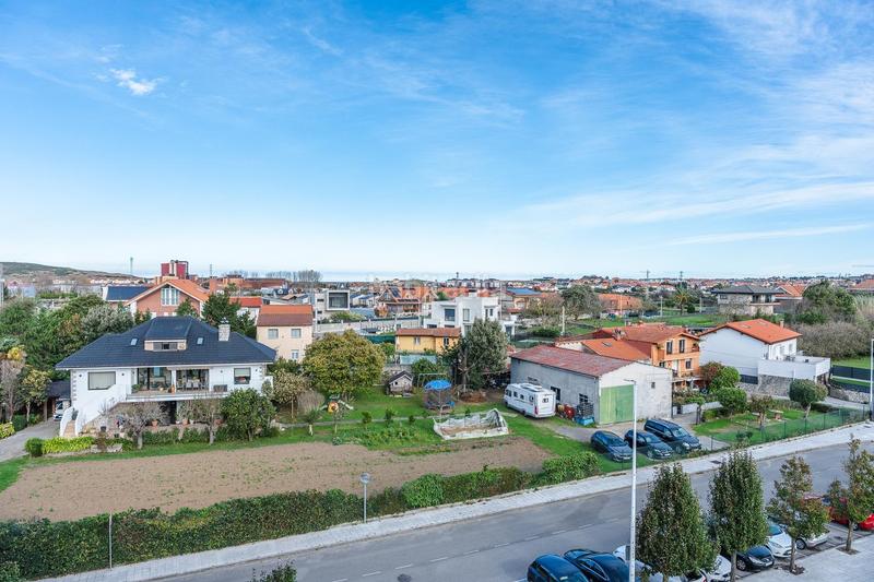 Foto 8db9f0bd-b12b-427f-b2e4-9a0208b33cb9. Attique avec chauffage parking piscine dans Sancibrián Santa Cruz de Bezana