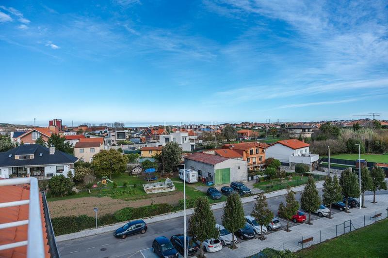 Foto af9af9a3-96b9-4e8c-9cf6-a9a73a265dbe. Attique avec chauffage parking piscine dans Sancibrián Santa Cruz de Bezana