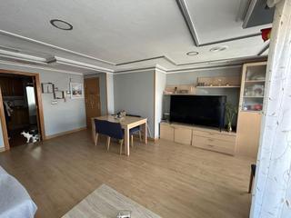 Appartement à Calle calle san pascual, 150 150. Amplio piso de 4 dormitorios y 2 baños en pleno corazón de torre