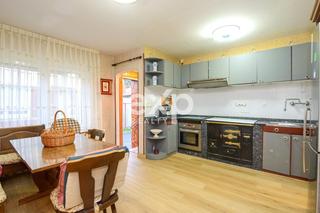 Casa adossada a Calle jorge guillen 86. Adosado reformado en santa bárbara, gijón  oportunidad única