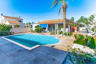 Chalet  Calle almanzora (u). Espectacular chalet recién reformado en urbanización roquetas de