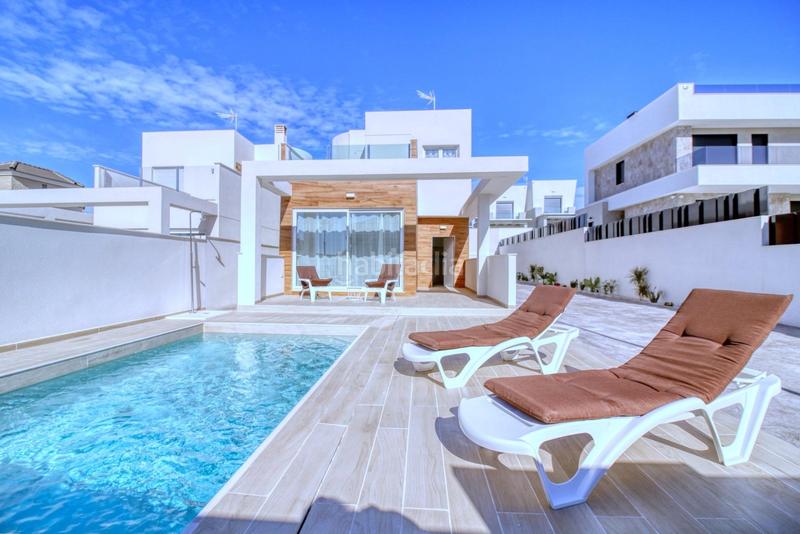 Foto 1c71feb1-cd6c-45ad-99e1-fe457c81839f. Chalet mit pool in Aguas Nuevas Torrevieja