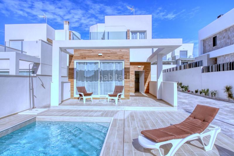 Foto 3630b08e-055c-4b6f-8b00-7e5e61cec615. Chalet mit pool in Aguas Nuevas Torrevieja