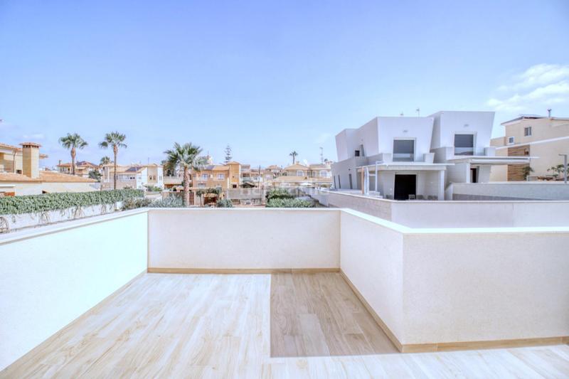 Foto 7deb8deb-719e-4869-8464-607d6b3933cb. Chalet mit pool in Aguas Nuevas Torrevieja