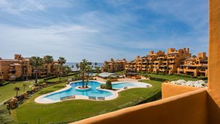Apartament  Avenida avenida mare nostrum. Apartamento reformado en primera línea de playa  los granados de