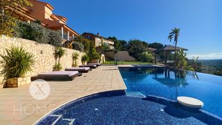 Xalet a Cumbres de Calicanto. Villa de lujo con vistas panorámicas, apartamento independiente