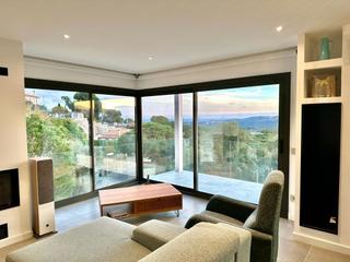 Chalet  Carrer de valència. Casa de diseño con vistas al mar en lloret de mar