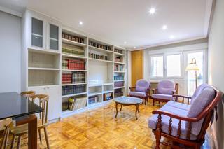 Appartement à Policarpo herrero 1. Espectacular vivienda reformada con suite, terrazas y garaje en