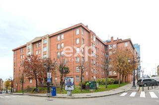 Appartement  Calle bermudez castro 100. Piso en venta en c bermúdez de castro  199.990   plaza de garaje