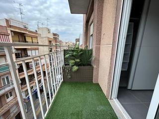 Appartement à Carrús Este. Piso moderno y reformado con 5 habitaciones en elche