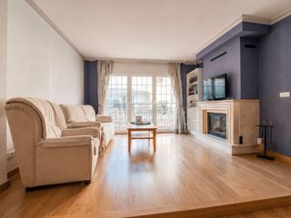 Xalet  S pau. Casa con terraza, solárium y local comercial en el corazón de ca