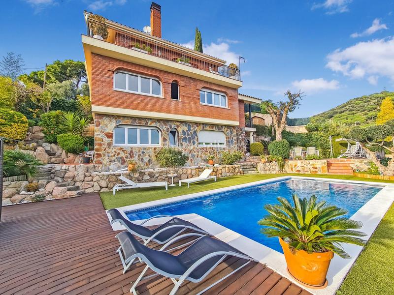 Foto 9f3fa1dc-038b-40e0-a5c0-7cefc32c7eba. Casa con riscaldamento parcheggio piscina in Alella